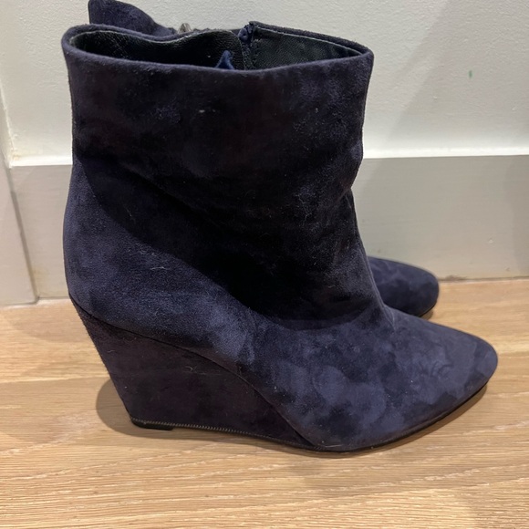 Vince Camino hidden Wedge Navy boots. Size 7. Excellent condition - Picture 2 of 16